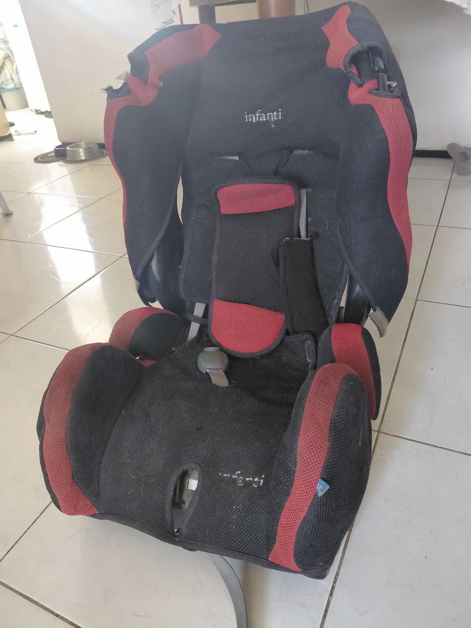 Cadeirinha de criança para auto