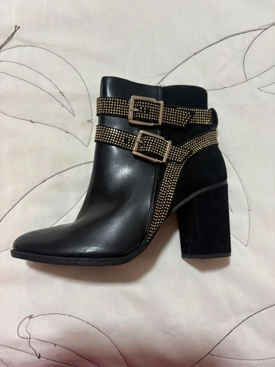Botas cano curto. - Foto 2