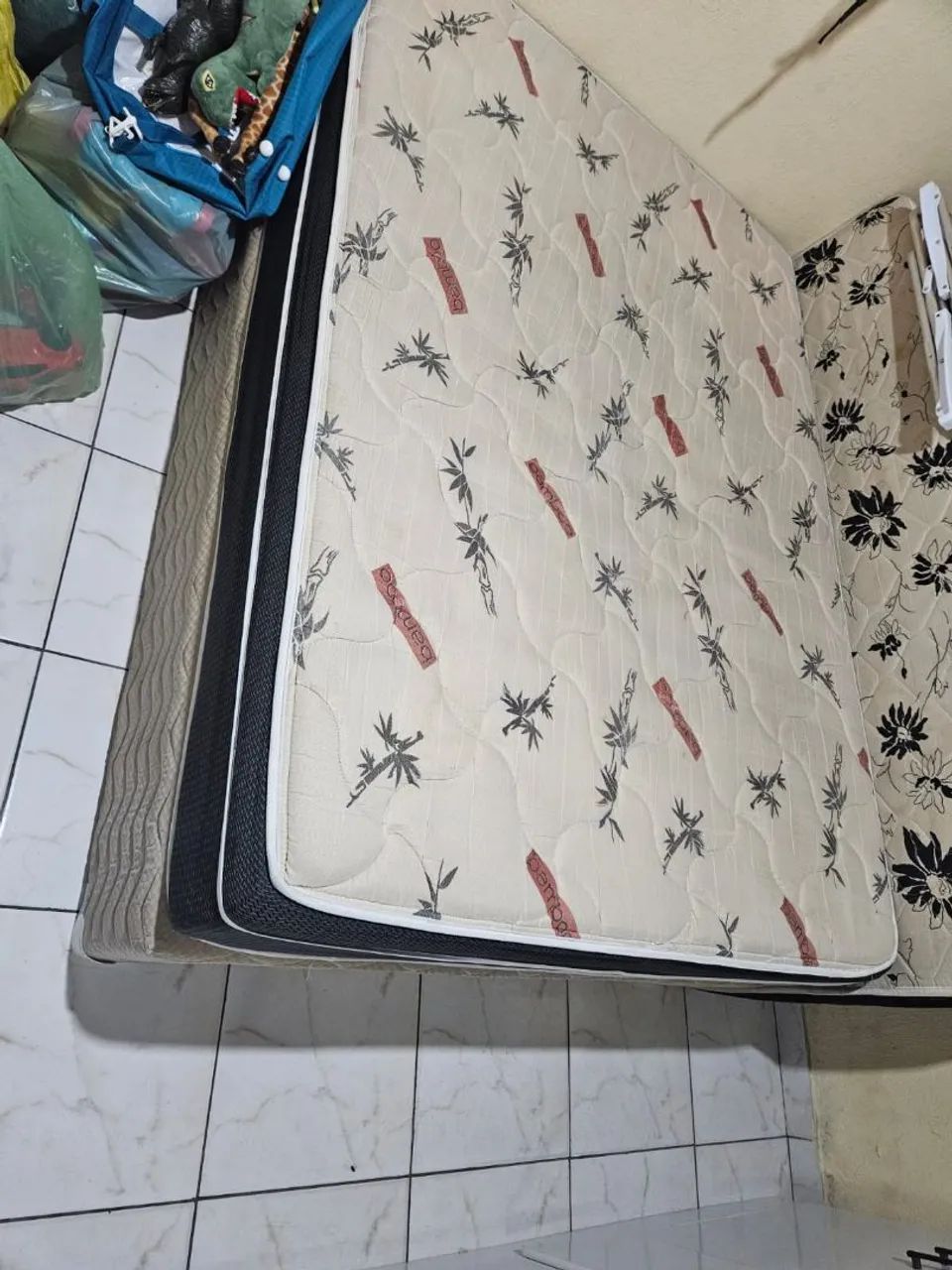 Vendo cama Box de casal com colchão e pés  - Foto 5