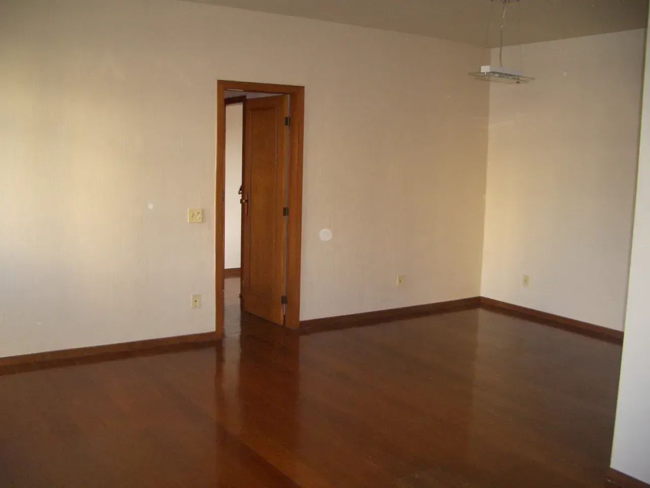 APTO DE TRÊS QUARTOS MUITO BEM LOCALIZADO - Foto 3