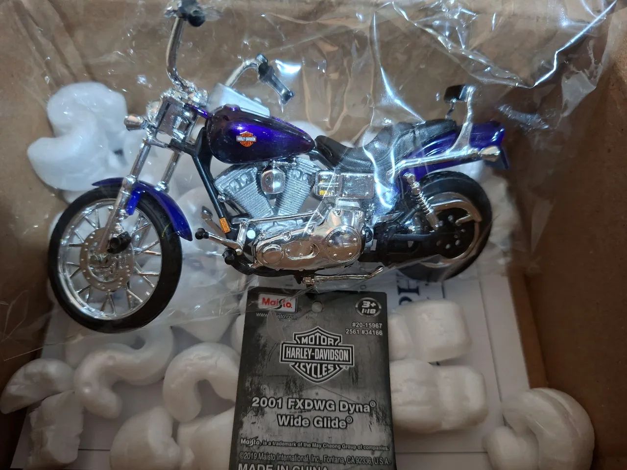 Miniatura Maisto Harley Davidson Dyna Wide Glide 2001 - Foto 2