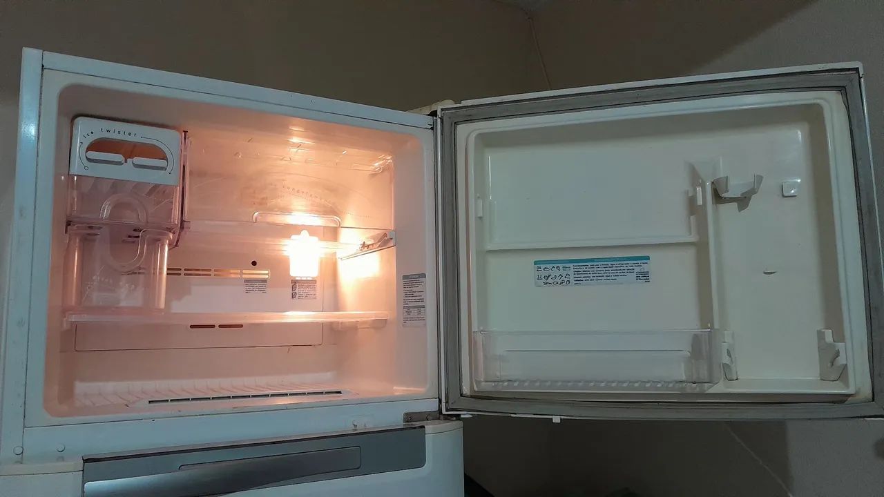 Vendo geladeira Electrolux em bom estado  - Foto 4