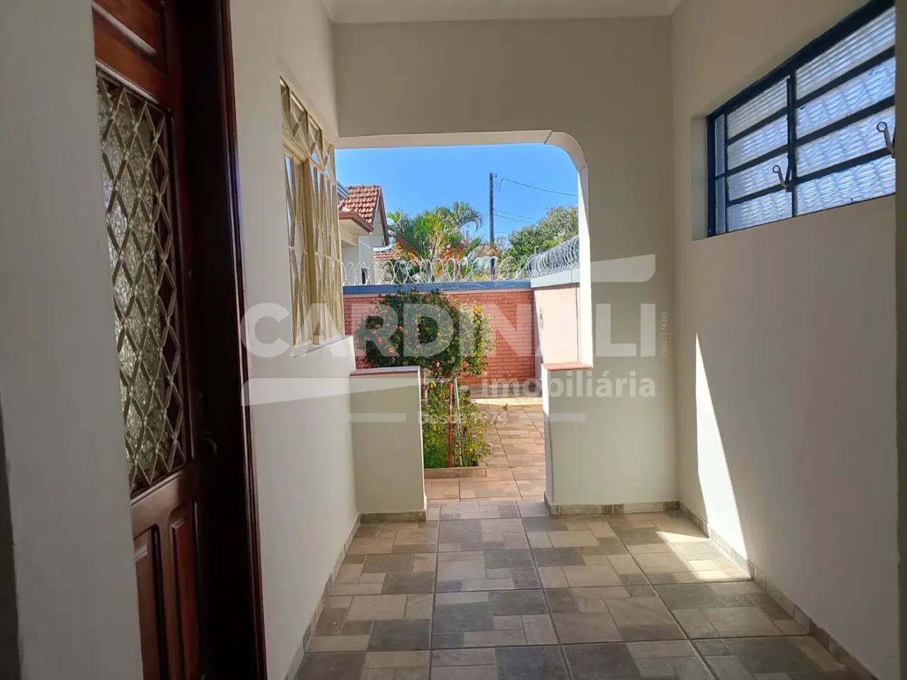 Casa com excelente localização próximo supermercados e comércios. - Foto 3