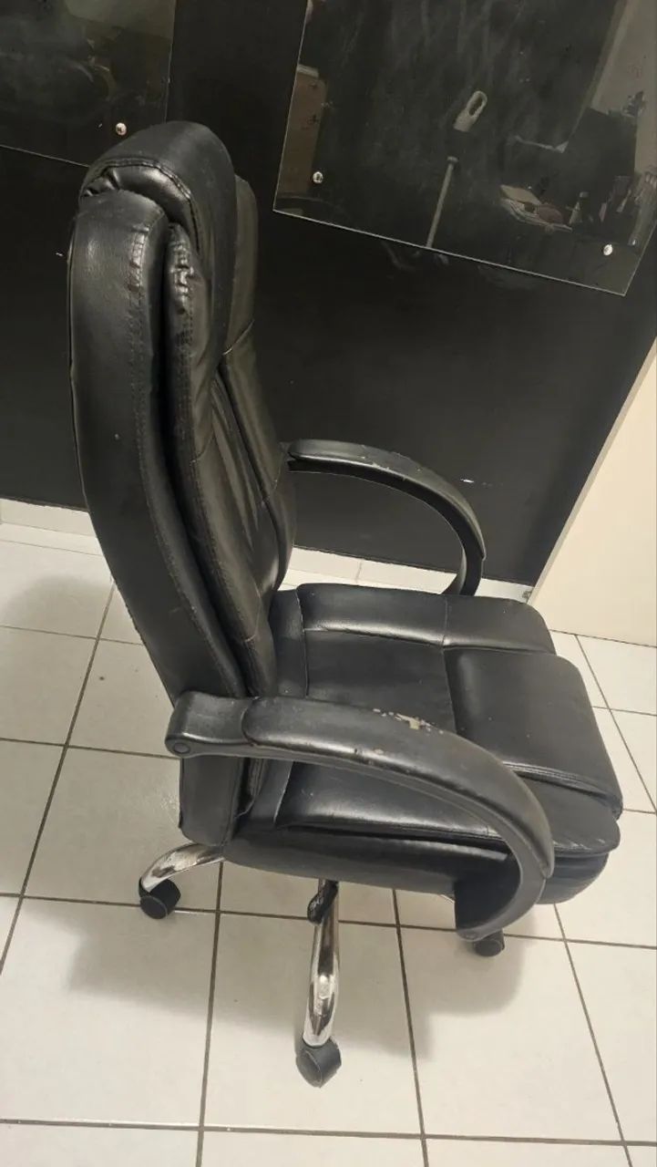 Cadeira de Escritório / Gamer Presidente Preta - Muito Confortável - Foto 2