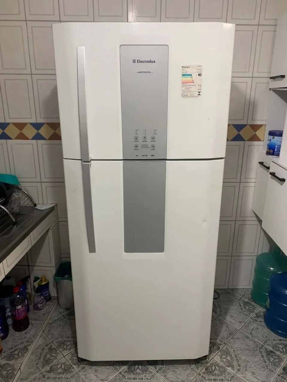 Vendo geladeira Electrolux Infinity DF80. 