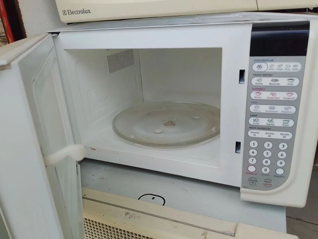 Microondas Eletrolux 30 litros. - Foto 3