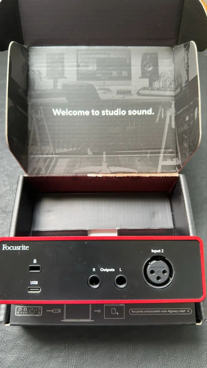 Interface De Áudio Focusrite Scarlett Solo 4th Gen vermelho