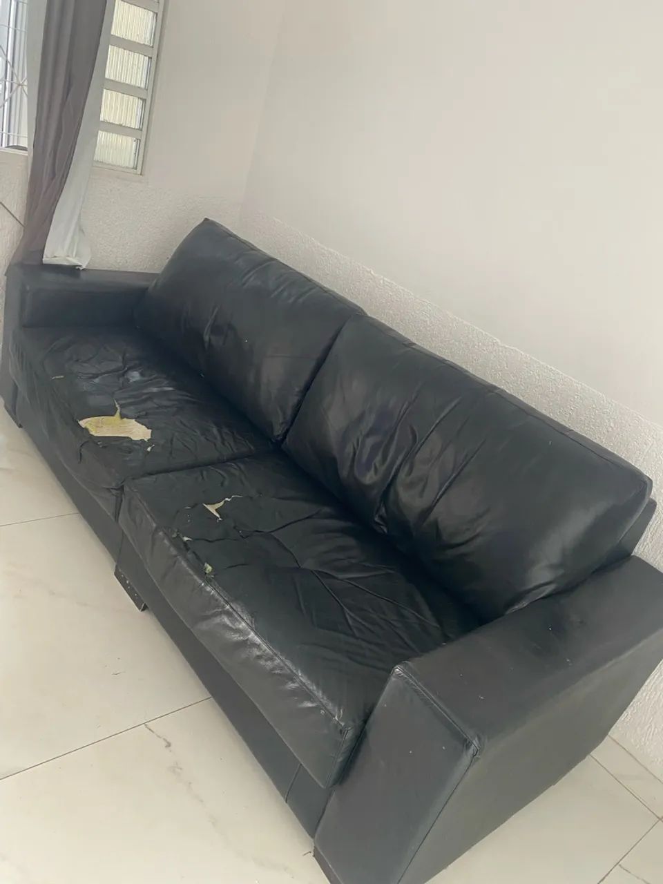 Vendo sofá 3 lugares em couro legítimo  - Foto 5