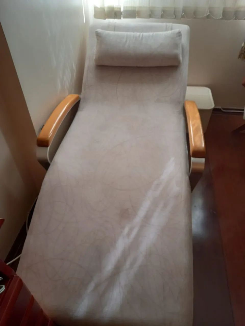 Poltrona Divã bege para casa ou consultório  - Foto 3