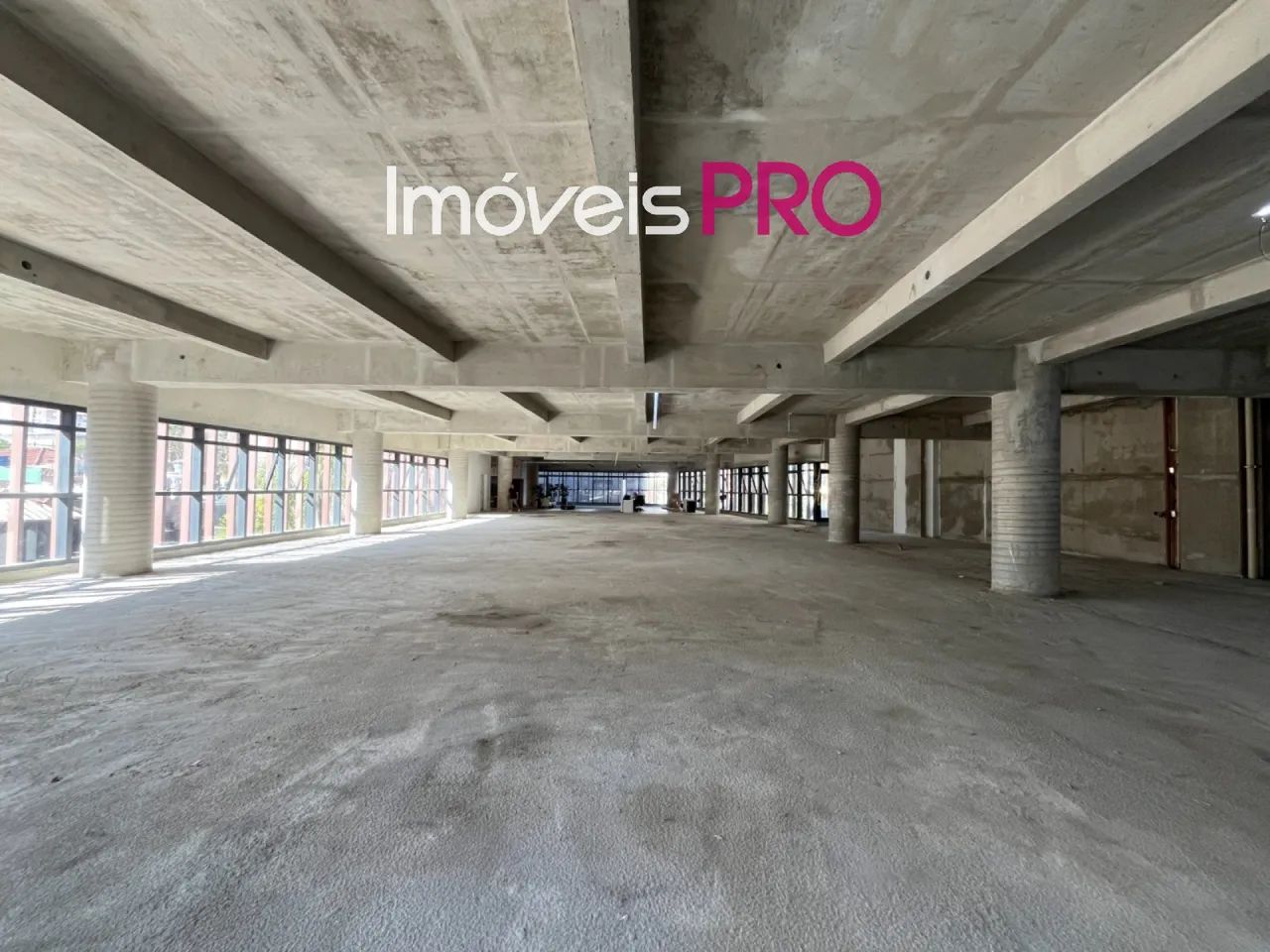 Prédio comercial de 2 andares