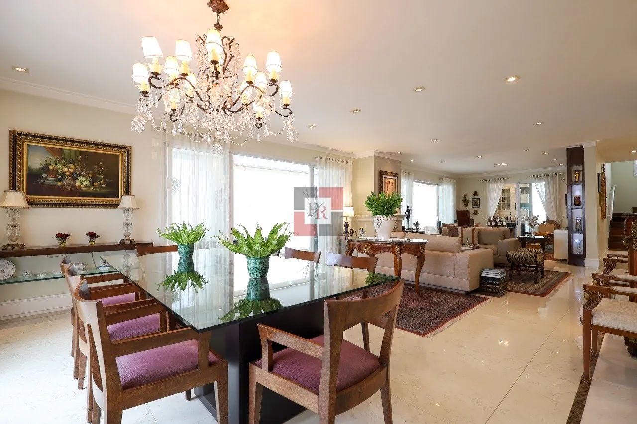 Cobertura de 440 m² com 4 suítes e 8 vagas no Edifício Claridge, Moema