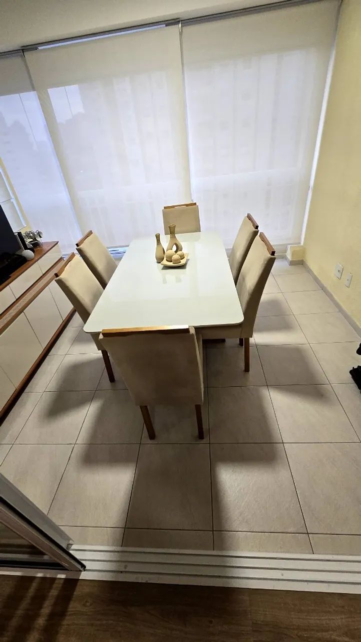 Mesa de jantar com 6 cadeiras 