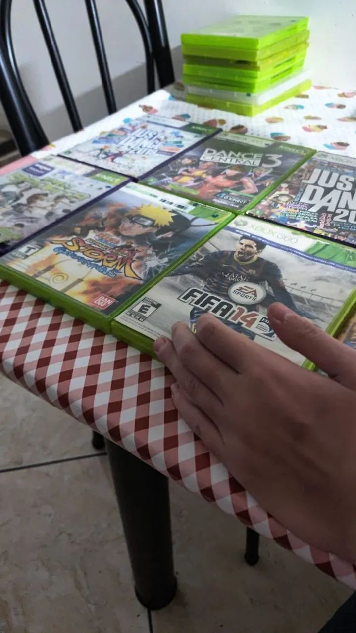 Xbox 360 slim 500 gb 2 controles 15 jogos no CD e 17 no HD acompanha kinect - Foto 5