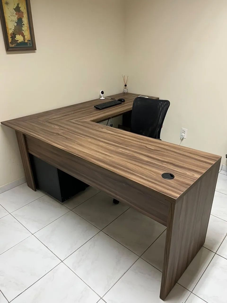 Mesa de trabalho em MDF amadeiro 