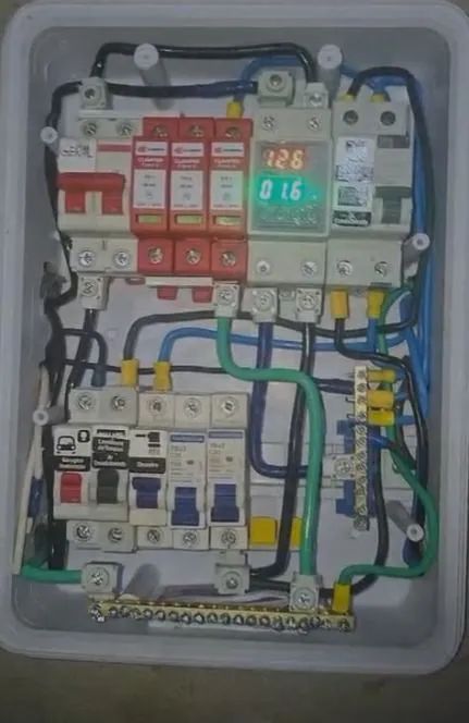 Eletricista - INSTALAÇÃO E TROCA DE TOMADAS E INTERRUPTORES