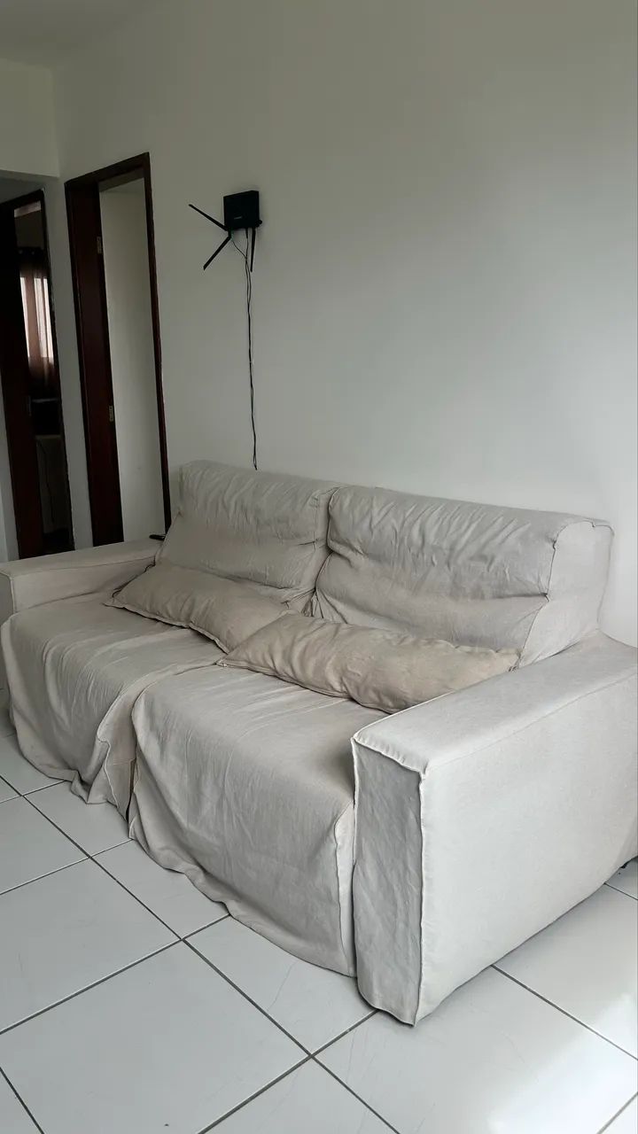 Sofá cama 2 lugares + almofadas de apoio + capa de proteção