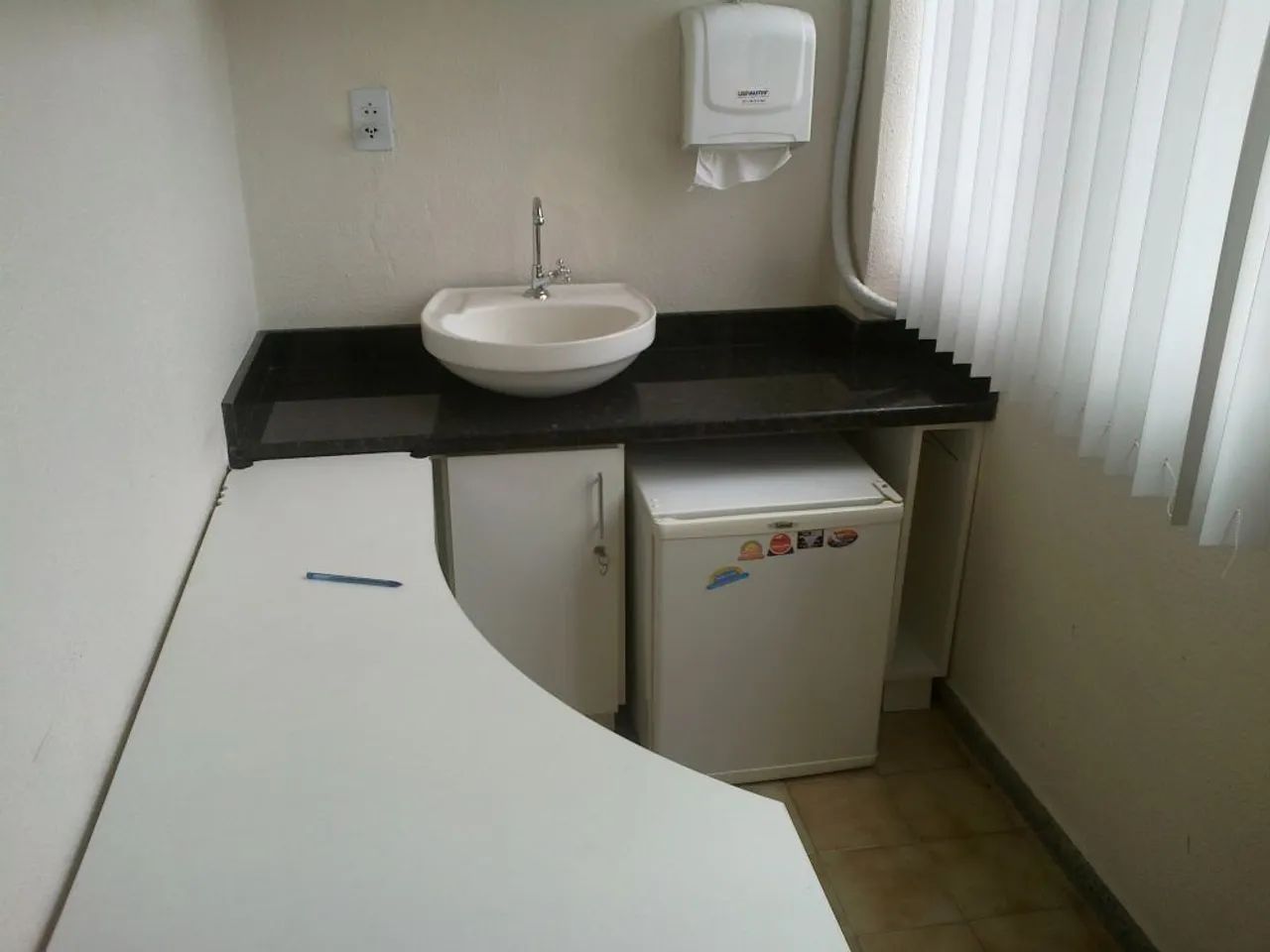 SALA COMERCIAL COM SALA DE ESPERA E DIVISÓRIAS NO CENTRO DE CANOAS - Foto 5