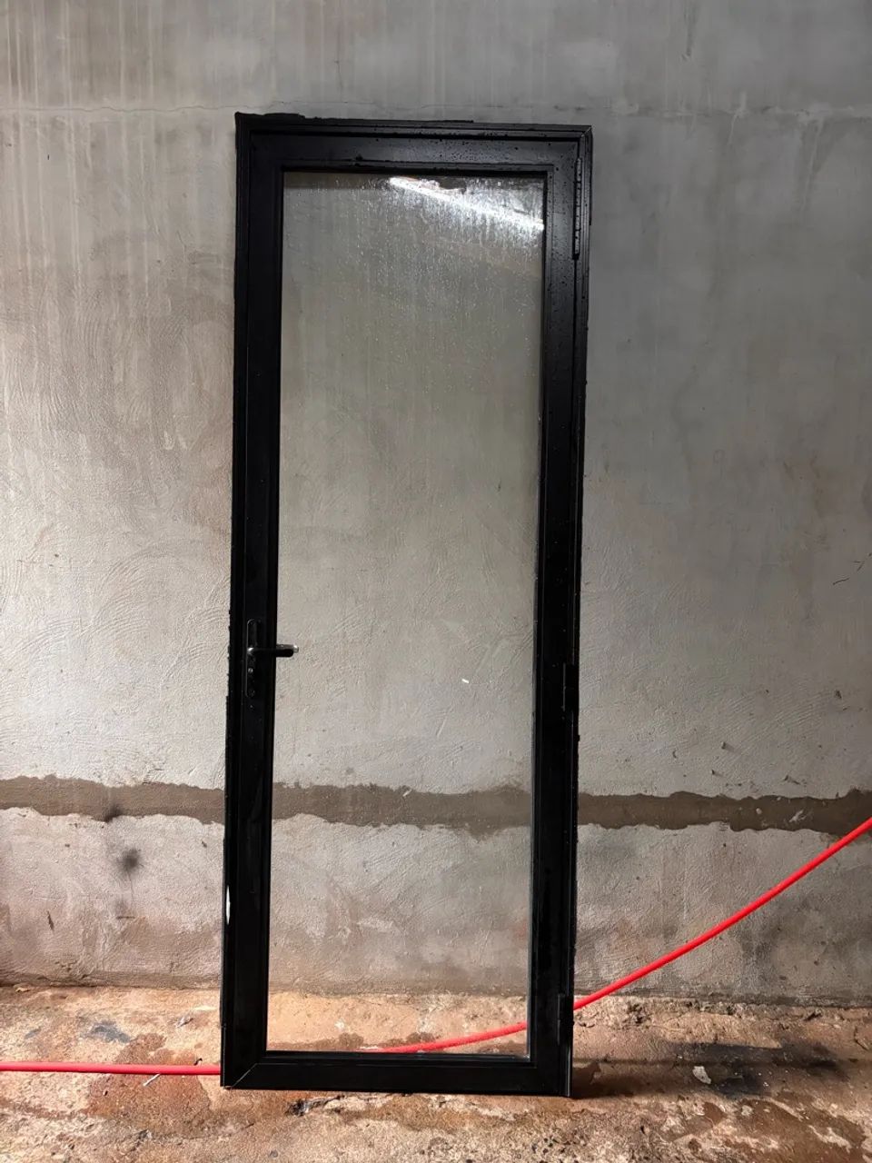 Vendo porta de alumínio e vidro de abrir esquerda  - Foto 3