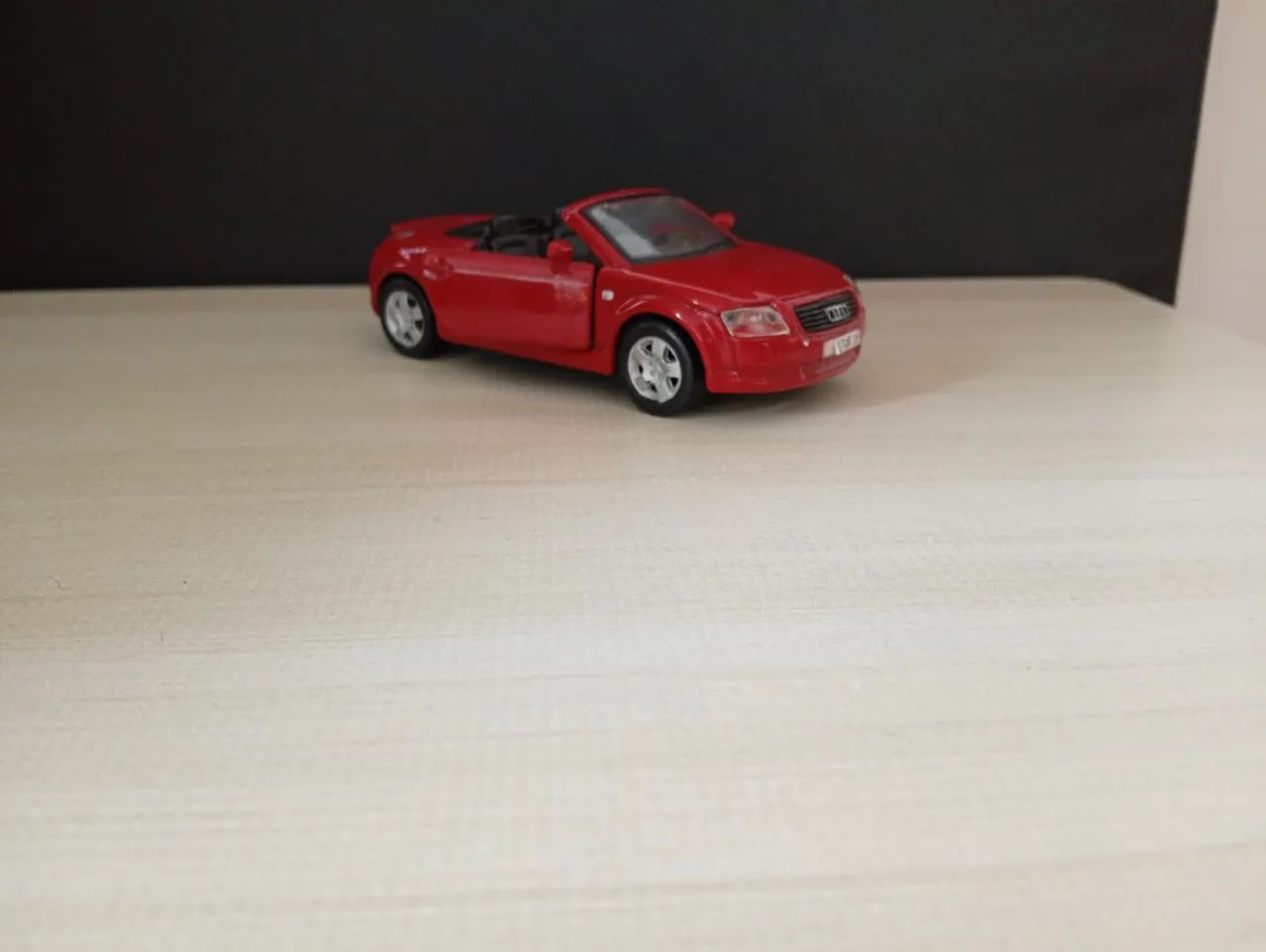 Carro vintagem vermelho  - Foto 4