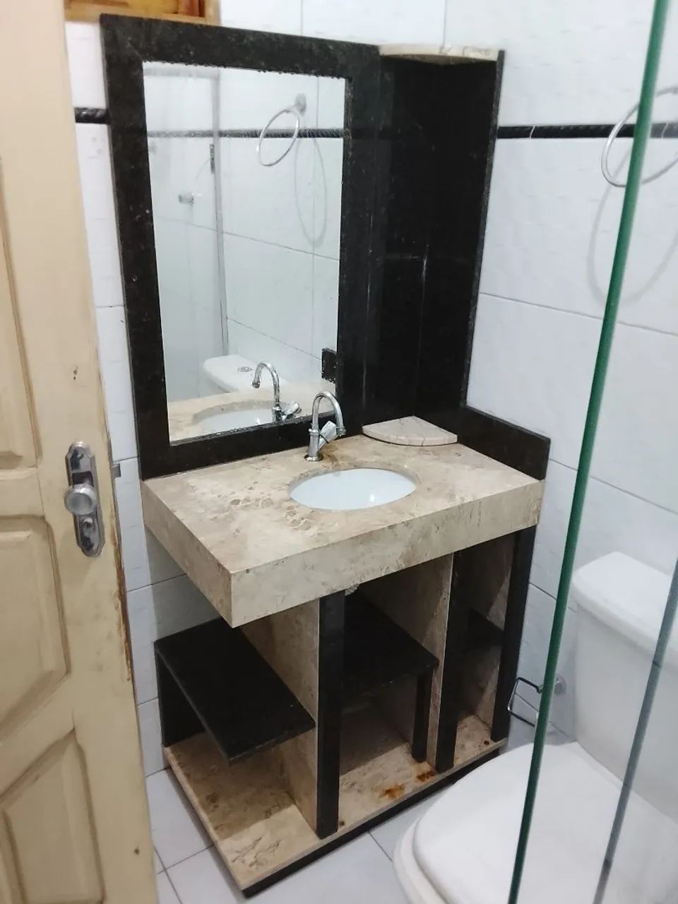 Vendo bancada de Pia de Mármore completo.65570243424897123