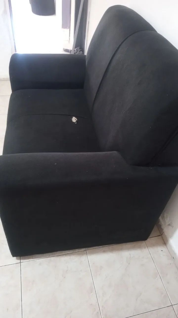 Sofá preto de dois lugares  - Foto 3