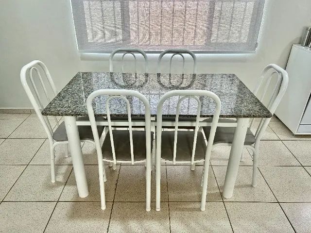 Mesa de jantar com 6 cadeiras