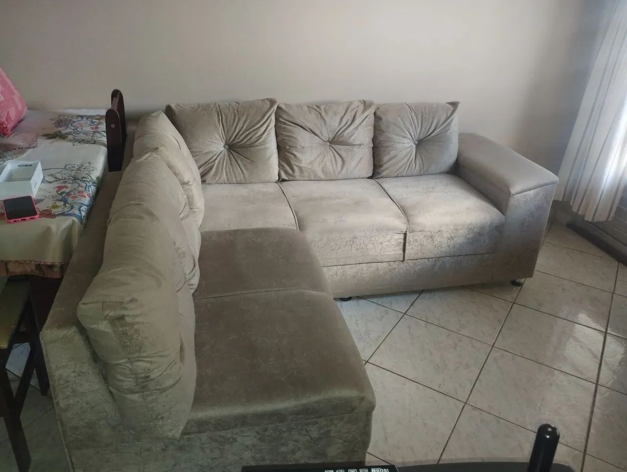 Sofá de canto com puf com vidro 