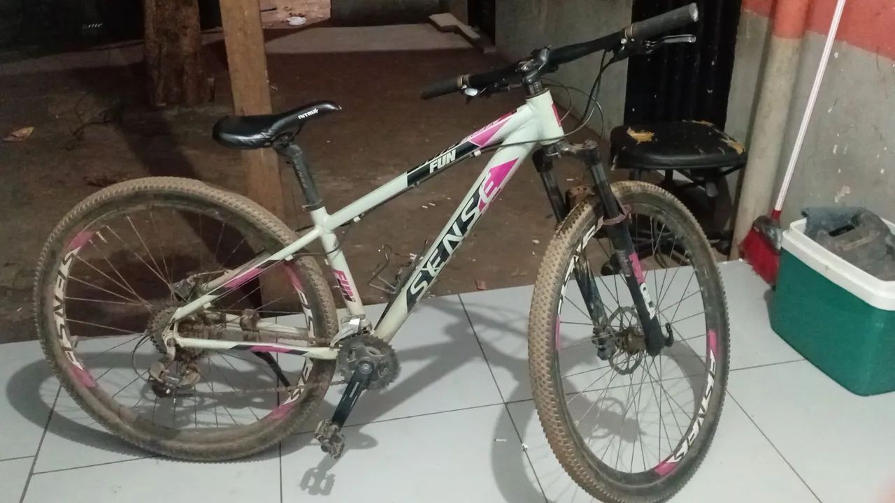 VENDO BICICLETA ARO 29 COM 3 MESES DE USO - Foto 3