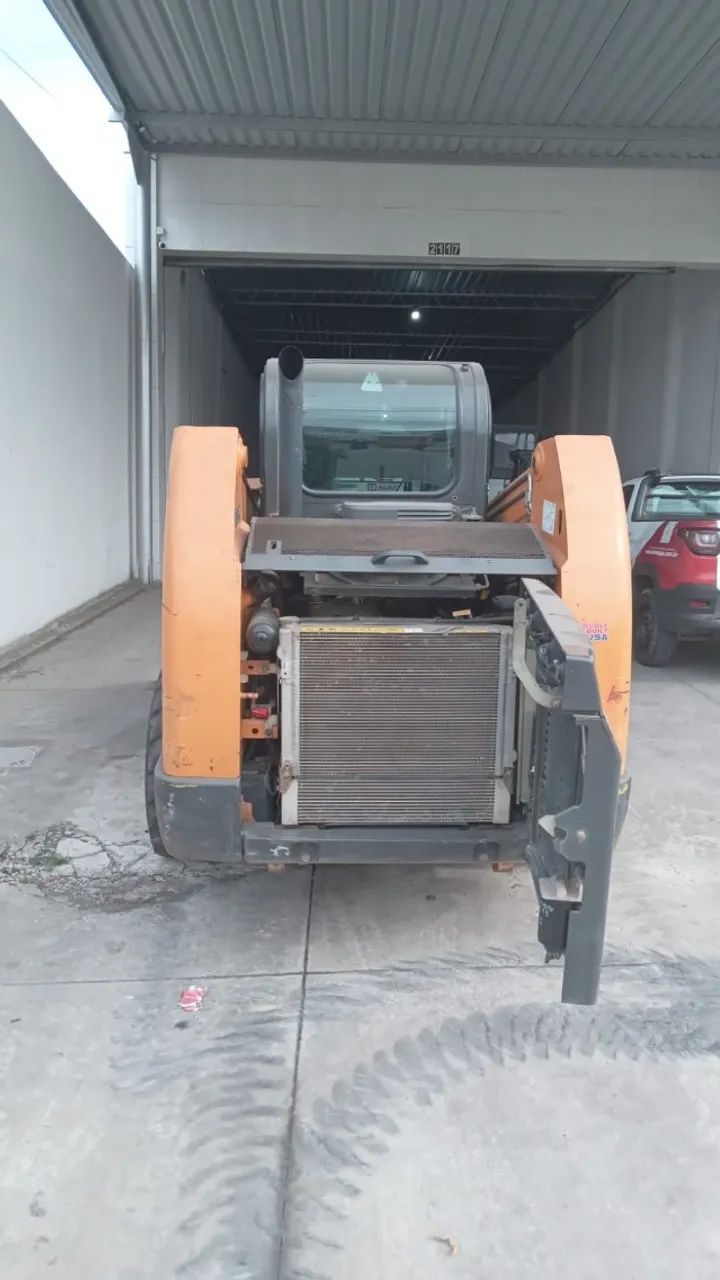 BOBCAT Mini carregadeira CASE SR250B - Foto 4