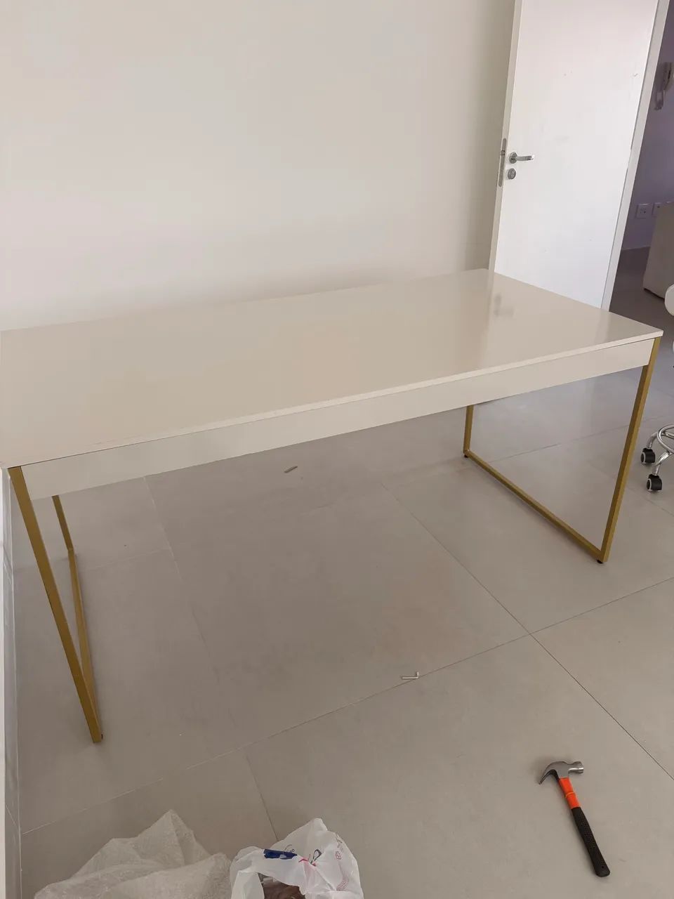 MESA DE ESCRITÓRIO/CONSULTORIO