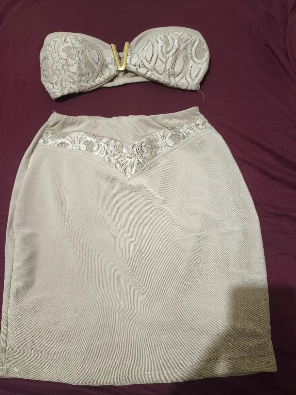 Conjunto top e saia forrada com bojo .