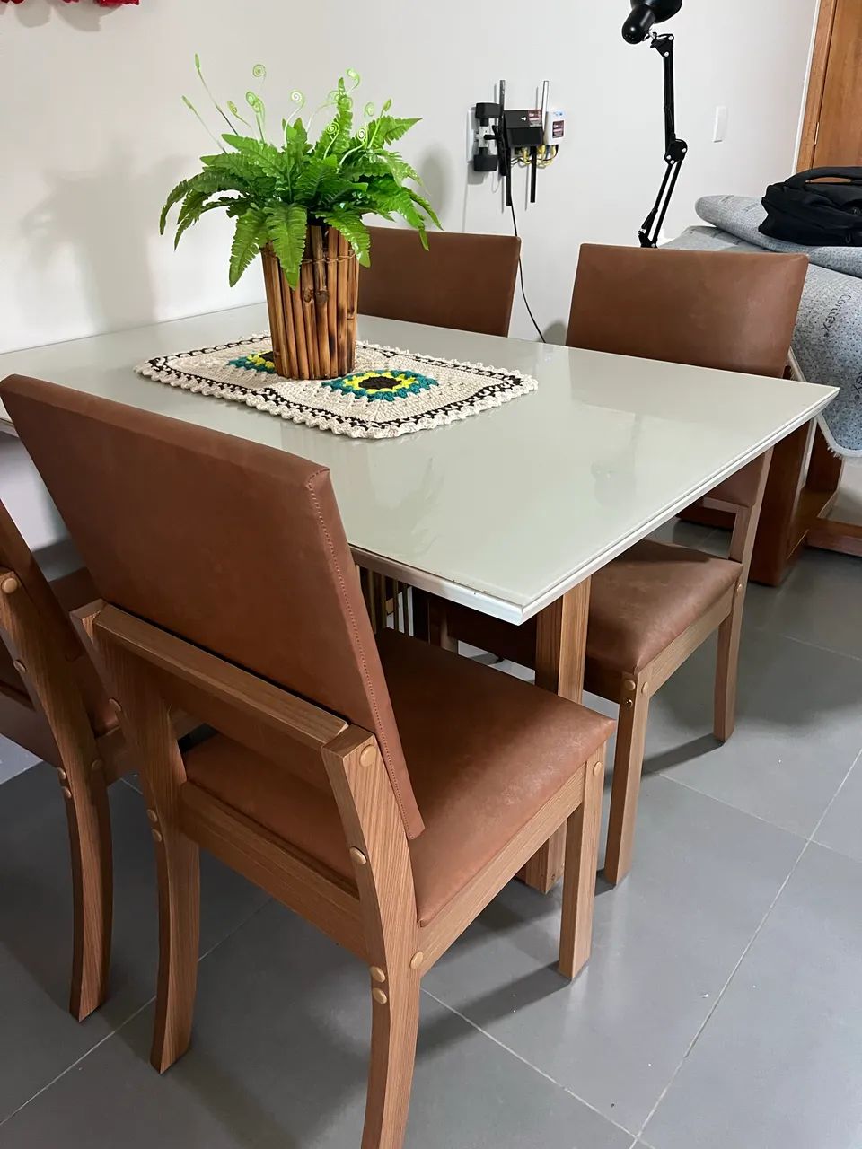 Mesa com 4 cadeiras  - Foto 2