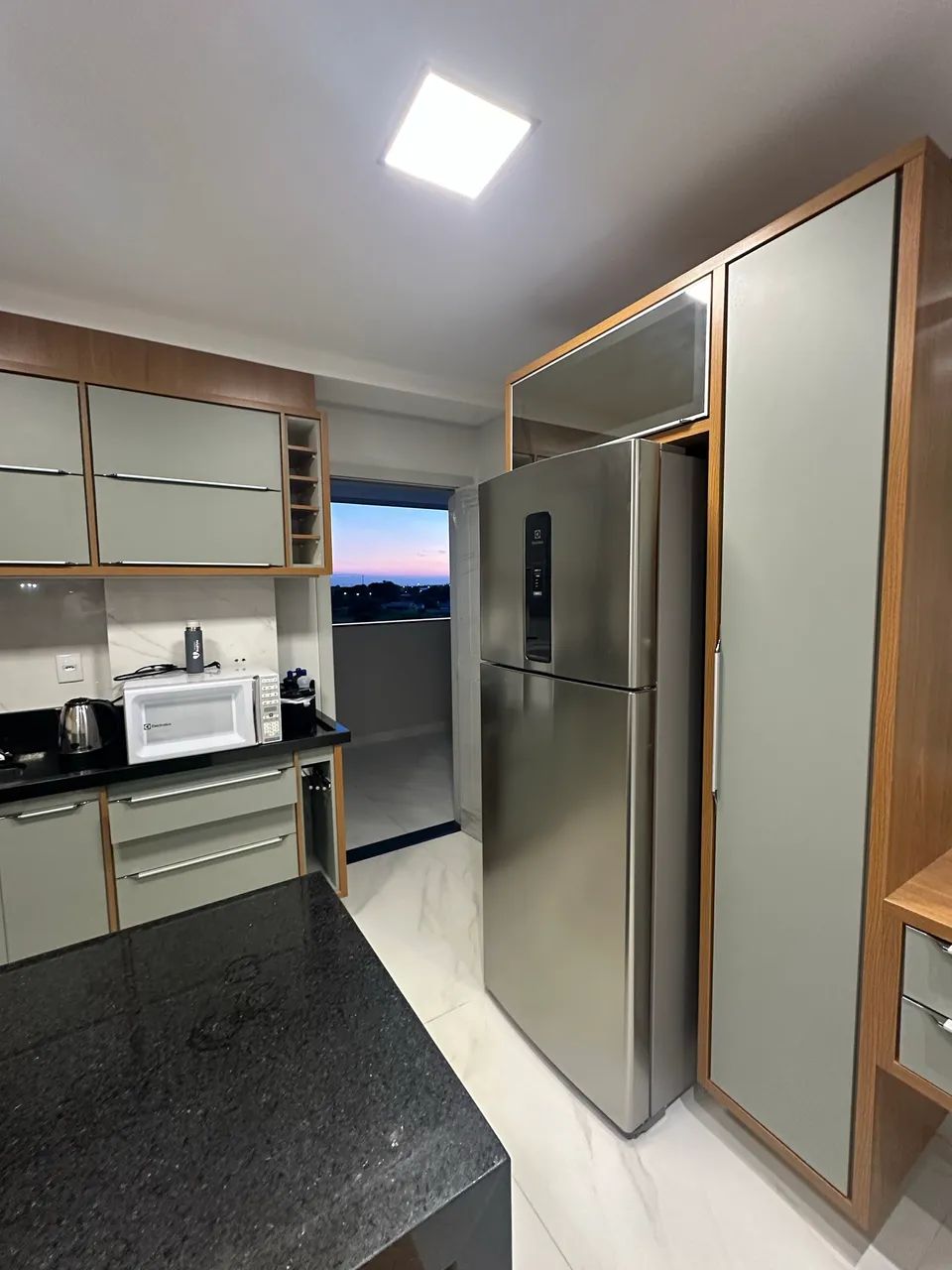 Locação. Apartamento semi-mobiliado. 3 quartos sendo 1 suíte. - Foto 2