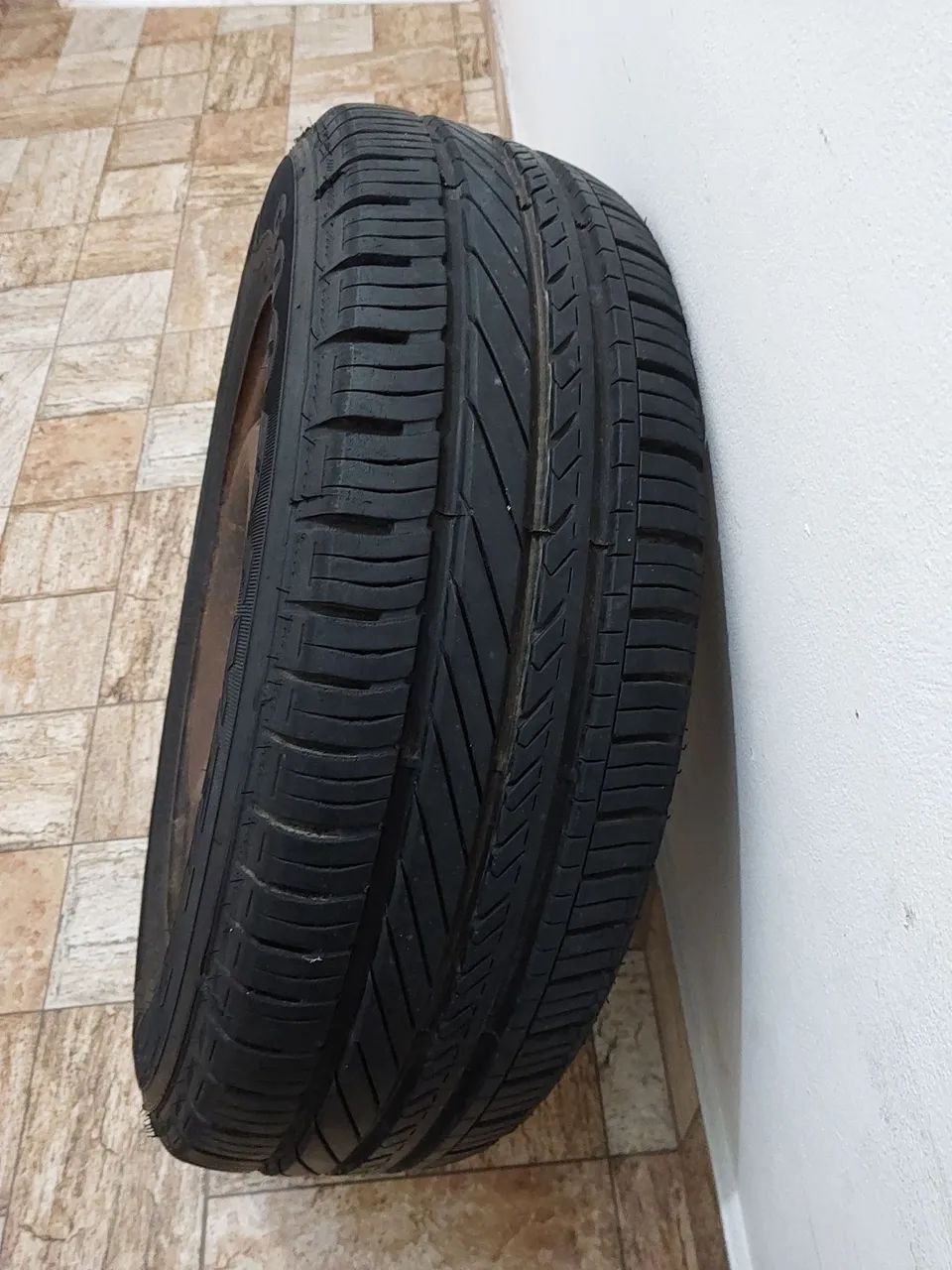 Pneu aro 14 175 70 Goodyear com roda  - Foto 3