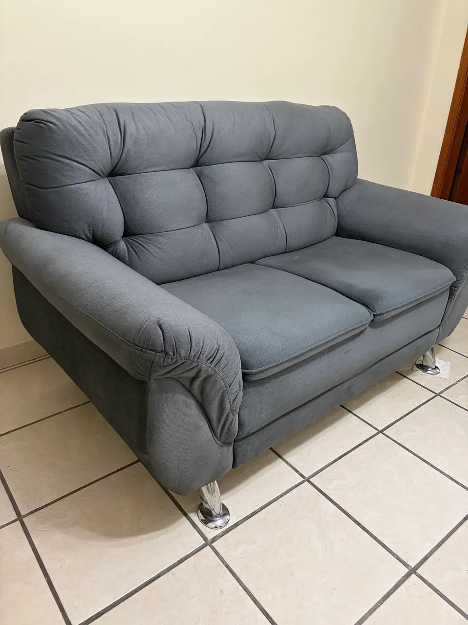 Sofá 2 Lugares Cinza - Super Conservado | Sem Manchas - Foto 5