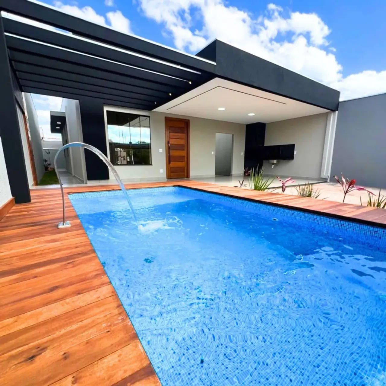 JARDIM NASHIVILE - CASA COM PISCINA