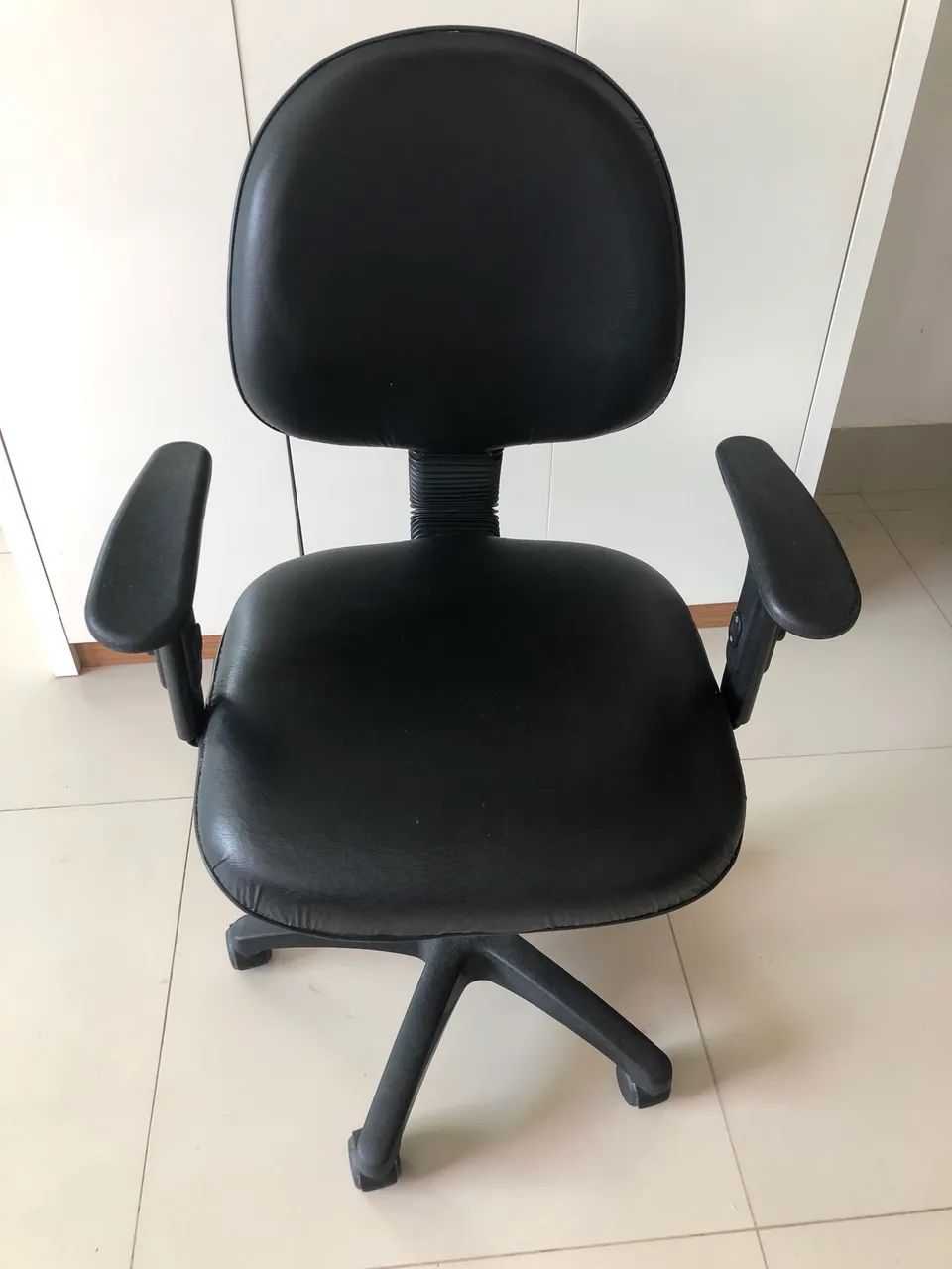 Cadeira escritório giratória com regulagem