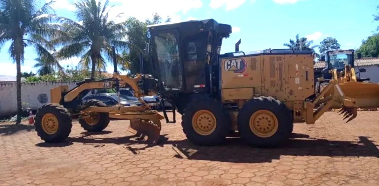 Motoniveladora Caterpillar 120 ano 2021 com 15.000 horas e ripper traseiro, em SP - Foto 2
