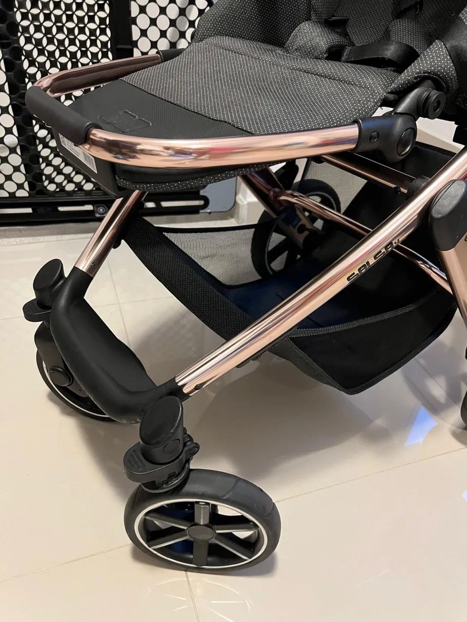 Carrinho de bebê luxo impecável  - Foto 4