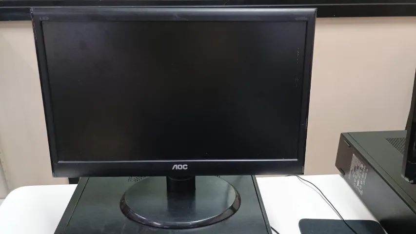 Lote de 10 Monitores AOC de 18,5 polegadas