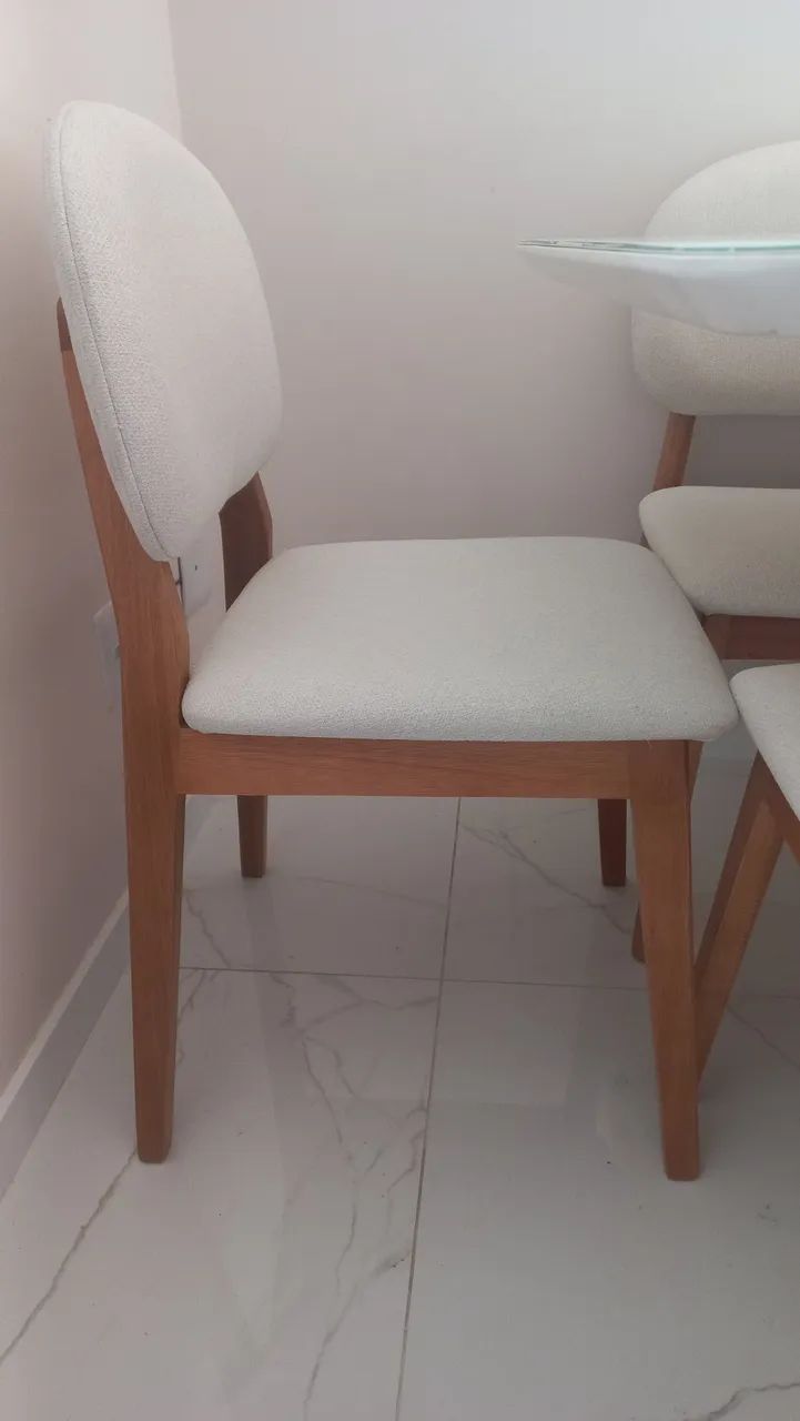Vendo duas cadeiras de madeira maciça  - Foto 3