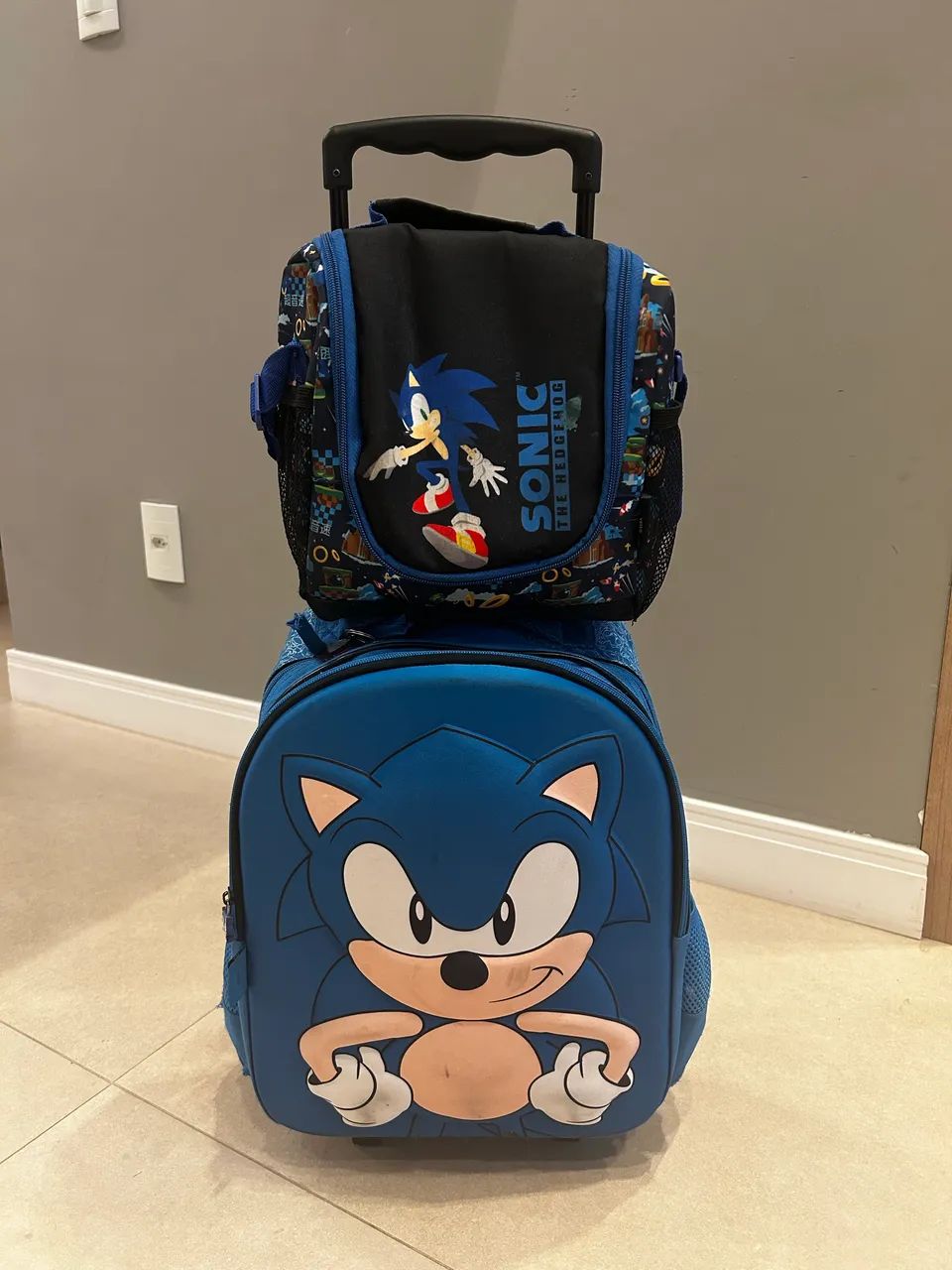 Mochila Infantil com Rodinhas e Lancheira Térmica do Sonic