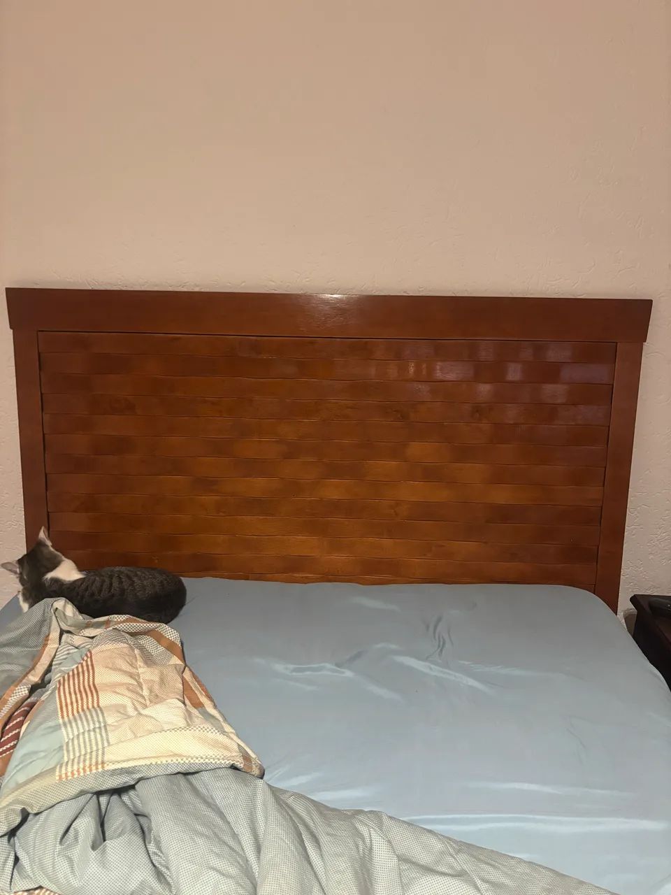 Cama de madeira 