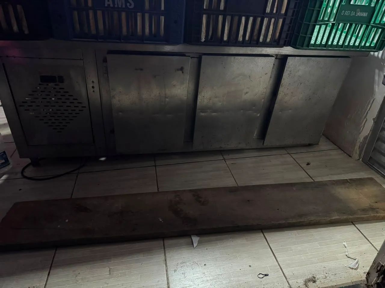 Balcão refrigerado com defeito 