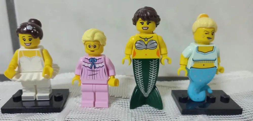 Kit P  com 4 bonequinhas (minifigures) Lego original