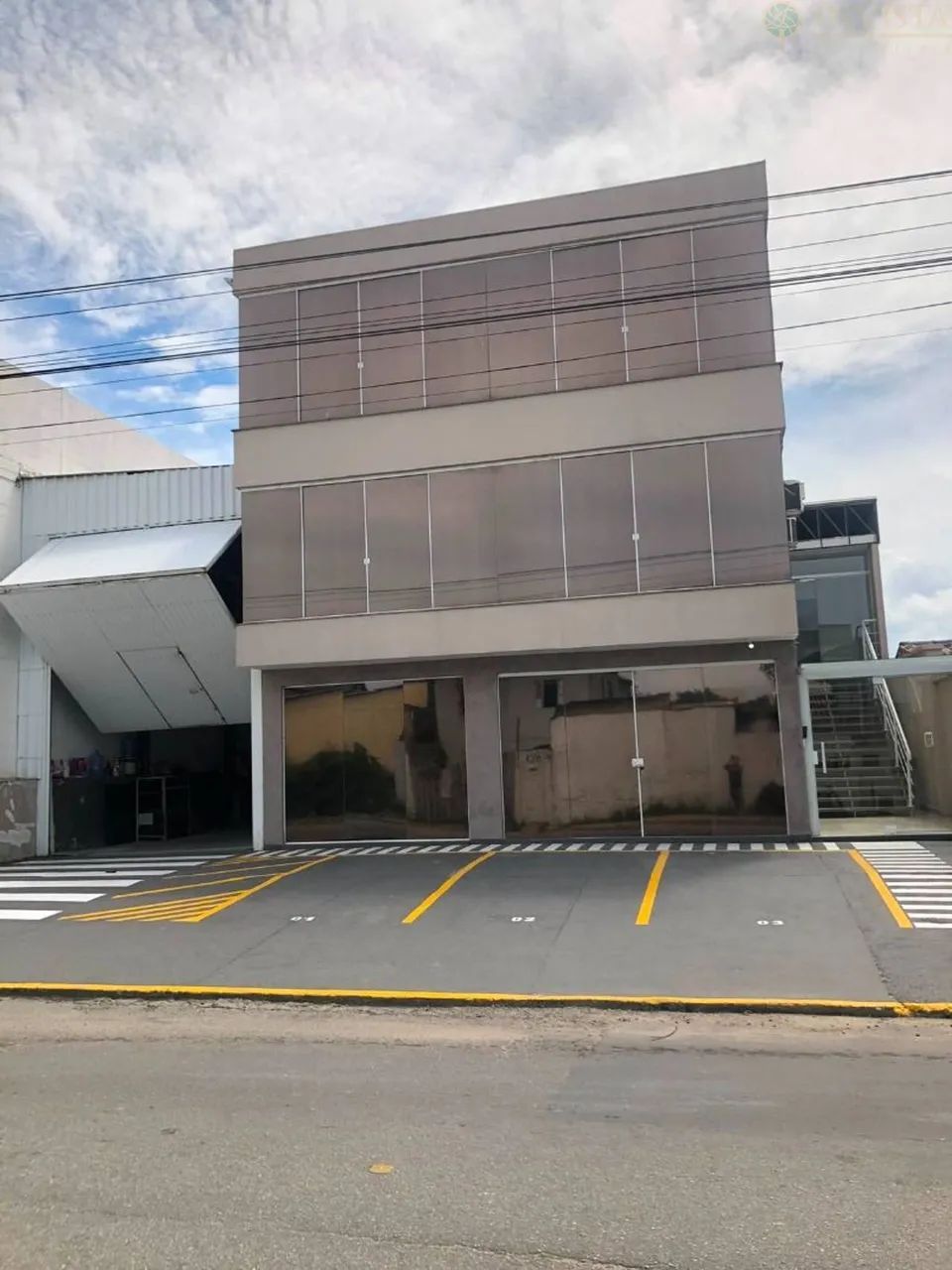 Prédio para alugar em Palhoça.