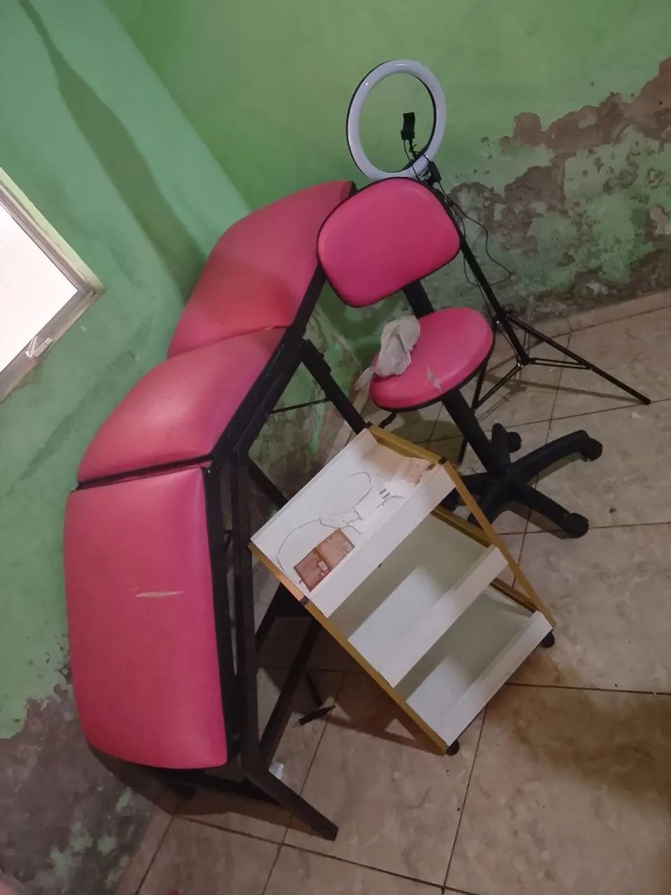 Maçã com cadeira 