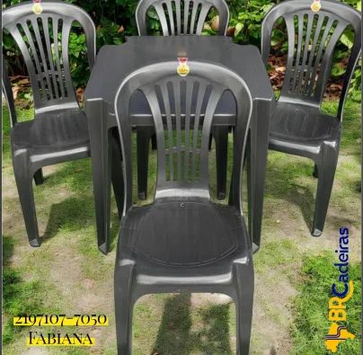 Mesa com cadeiras reforçadas 