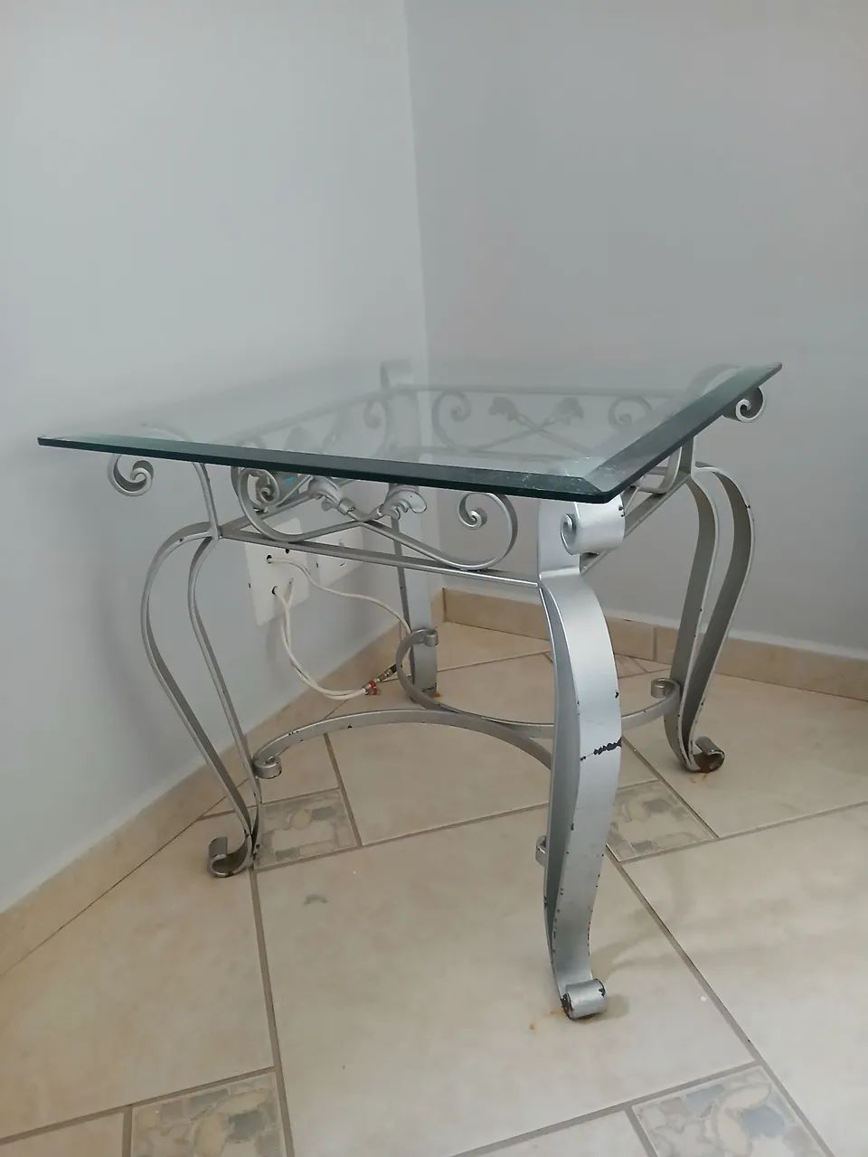 Mesa de canto com tampo de vidro - Foto 2