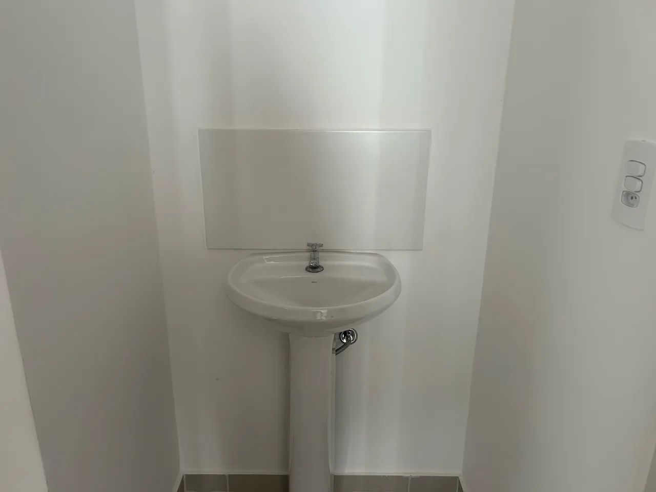Deca Washbasin + Column